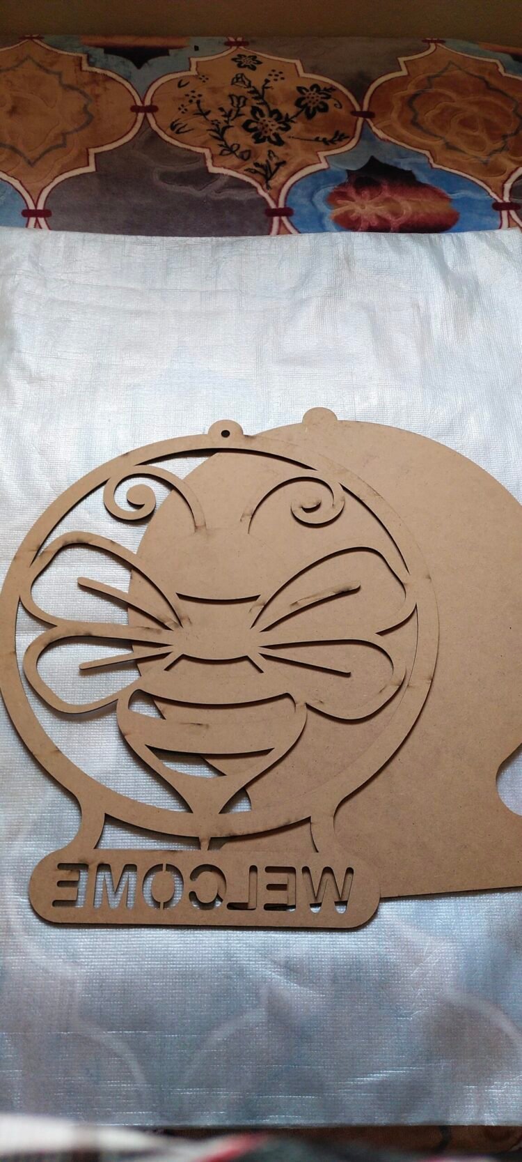bee svg cut file, bee svg, bee laser file, bee laser cut file, bee welcome sign, bee cnc file, file bee, cnc file pattern, dxf, svg, ai, pdf